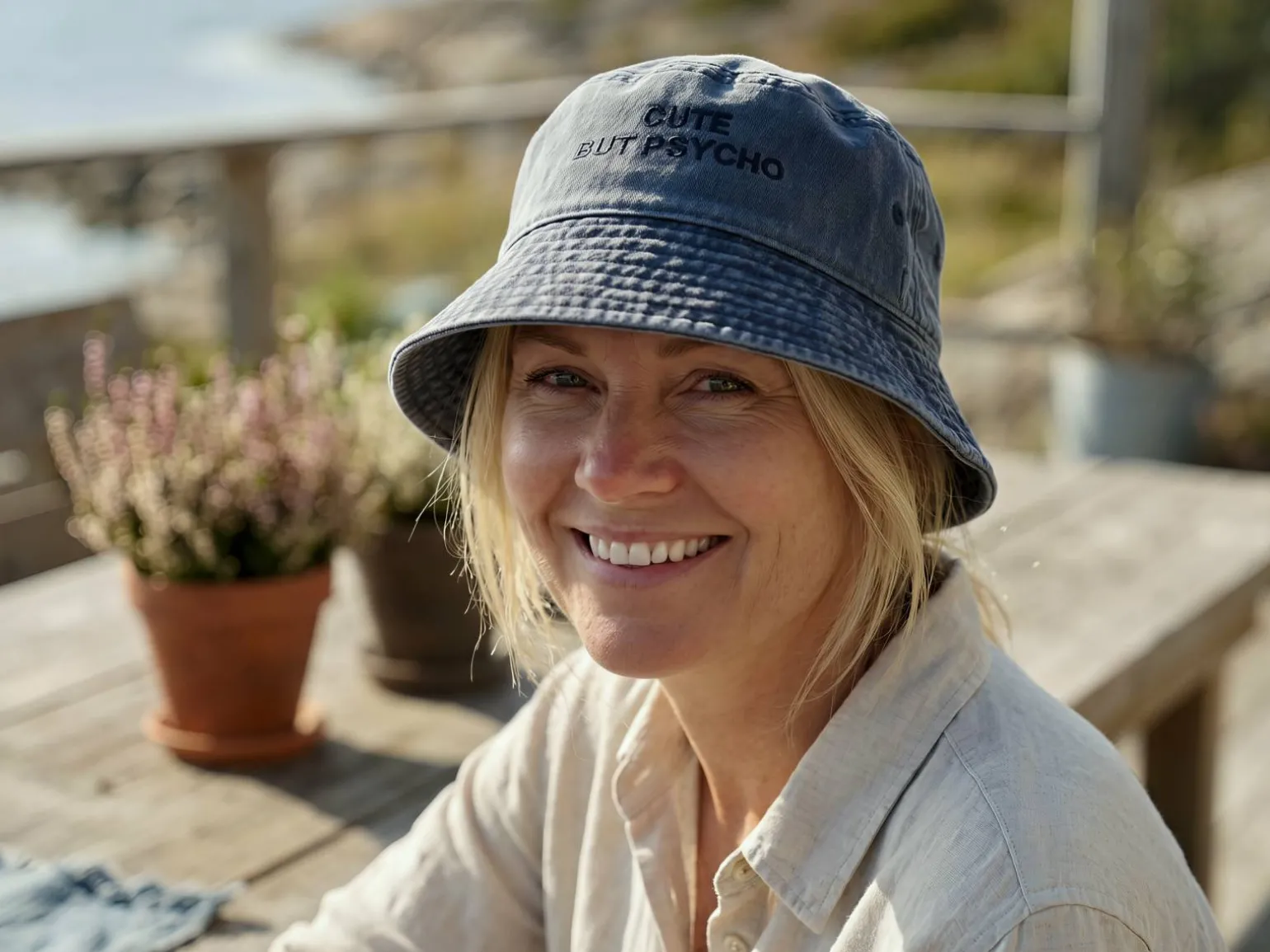 Bucket Hat med Broderi - Egen Tekst