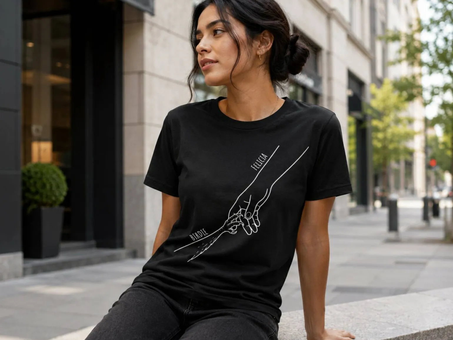 Premium T-shirt med egen tekst - Pote i hånd