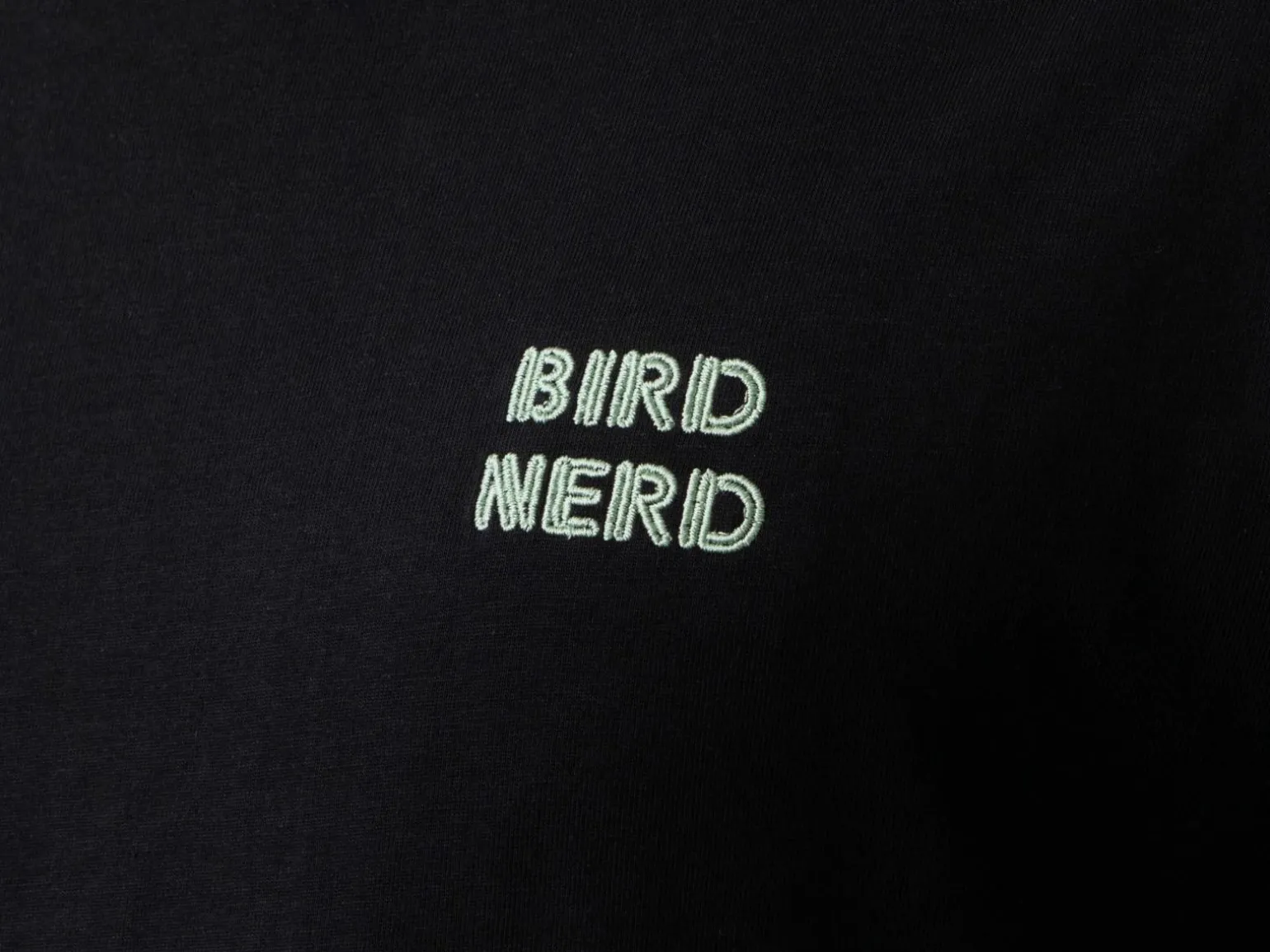 Premium T-shirt med personligt broderet tekst